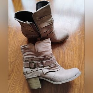 SO Women's Taupe Heeled Boots